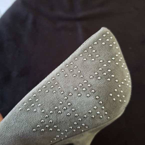 BCBGENERATION Grey faux suade Heels.9.5M - Picture 7 of 7